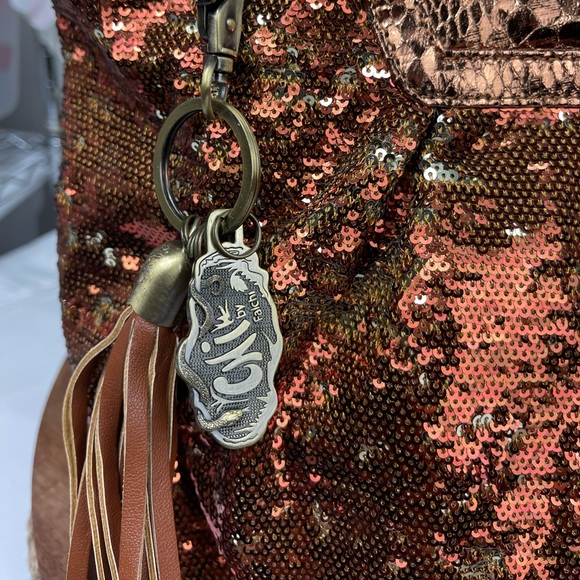 Chi by Falchi Sequins Shoulder bag.Spots on the inside, please see photos - Picture 4 of 10